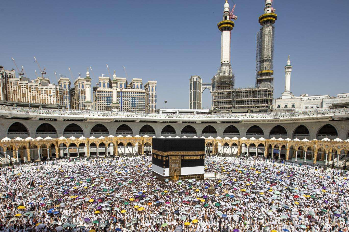 How many Pakistanis applied for Hajj in 2 days?