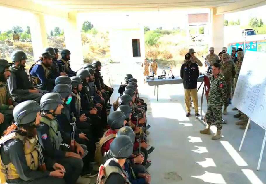 Pak Army holds five-day training for Waziristan police