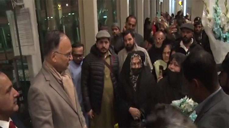 Chartered flight brings home 318 Pakistanis evacuated from Syria