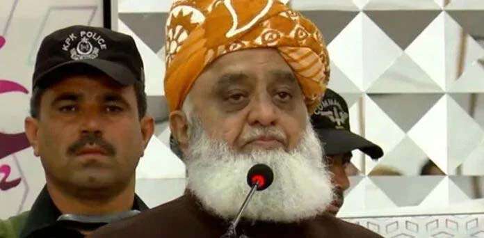 Fazl urges govt to avoid politicising seminaries' issue