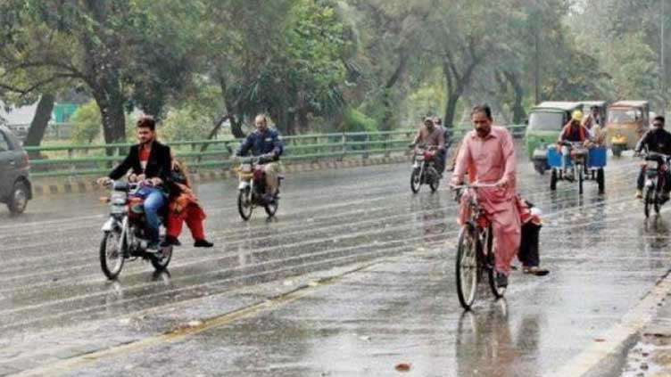 First winter rain in Lahore breaks dry spell