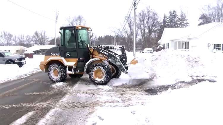 Town in western New York State rallies for cleanup after snow