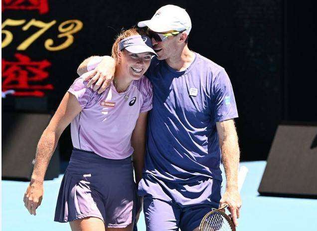 Peers and Gadecki win Australian Open mixed doubles