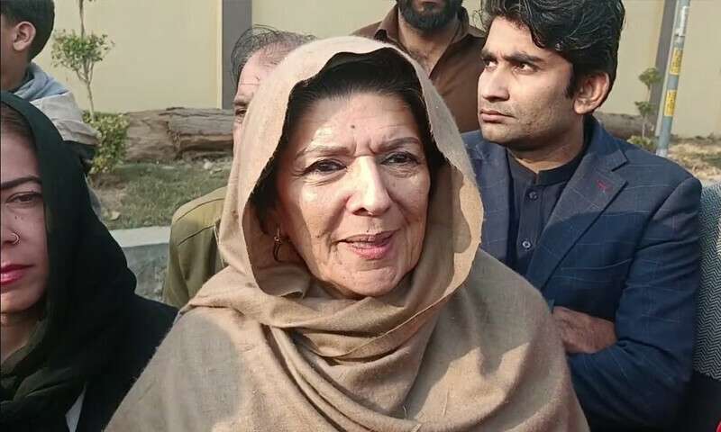 Aleema says Imran wants no deal, but to face cases