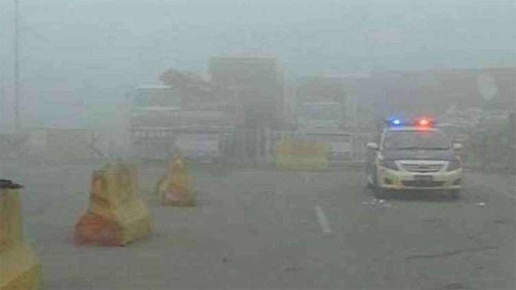 Fog again disrupts traffic on motorways in Punjab