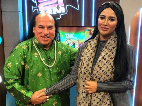 Chahat Fateh Ali Khan plans legal action against Mathira