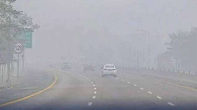 Fog again disrupts traffic on motorways in parts of country, Lahore airport closed