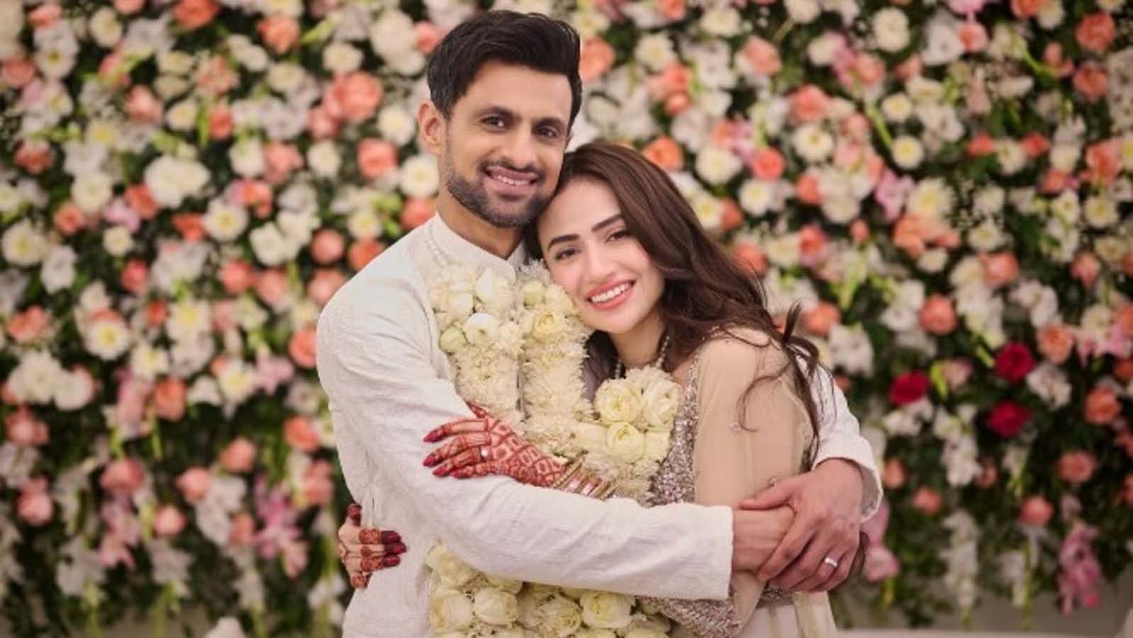 Love & laughter: Shoaib Malik, Sana Javed UNSEEN wedding pictures