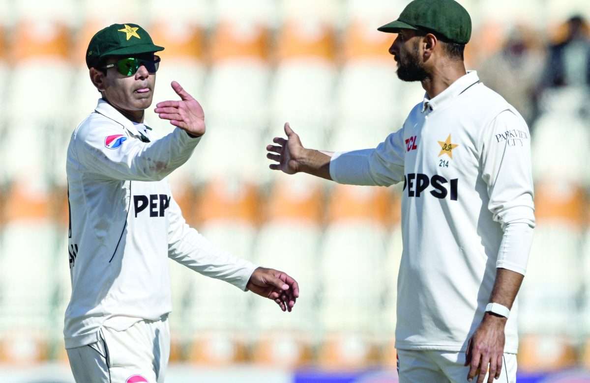 WI batting line crumble as Pakistan spinners dominate in second Test