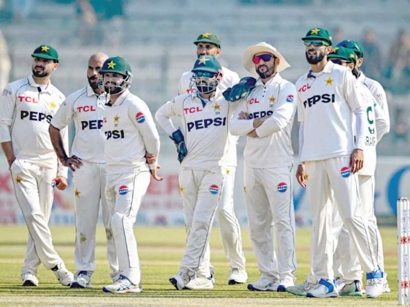 Ex-cricketers blast dismal Pak show in 2nd Test