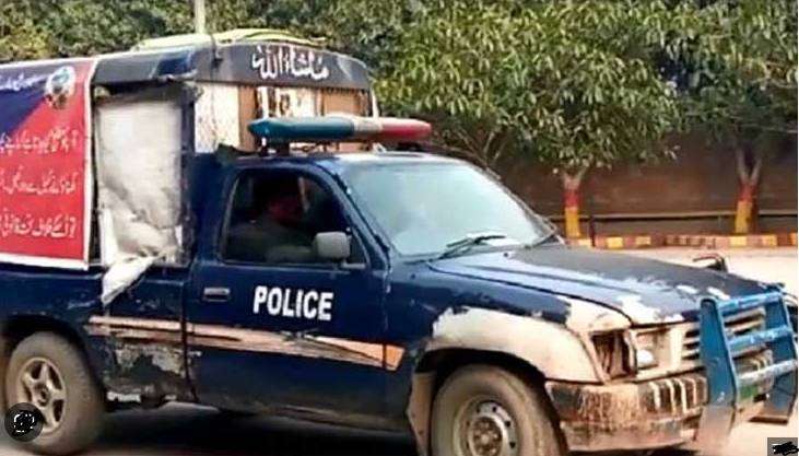 Two die, three injured as police van hits tree in Sukkur