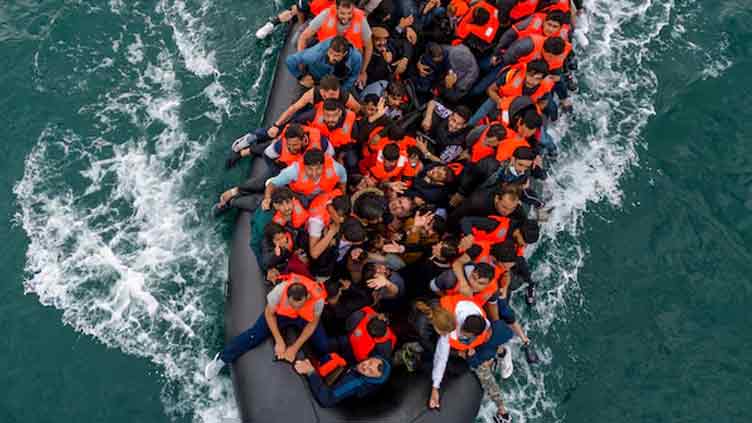 UK plans tough laws to fight people smugglers